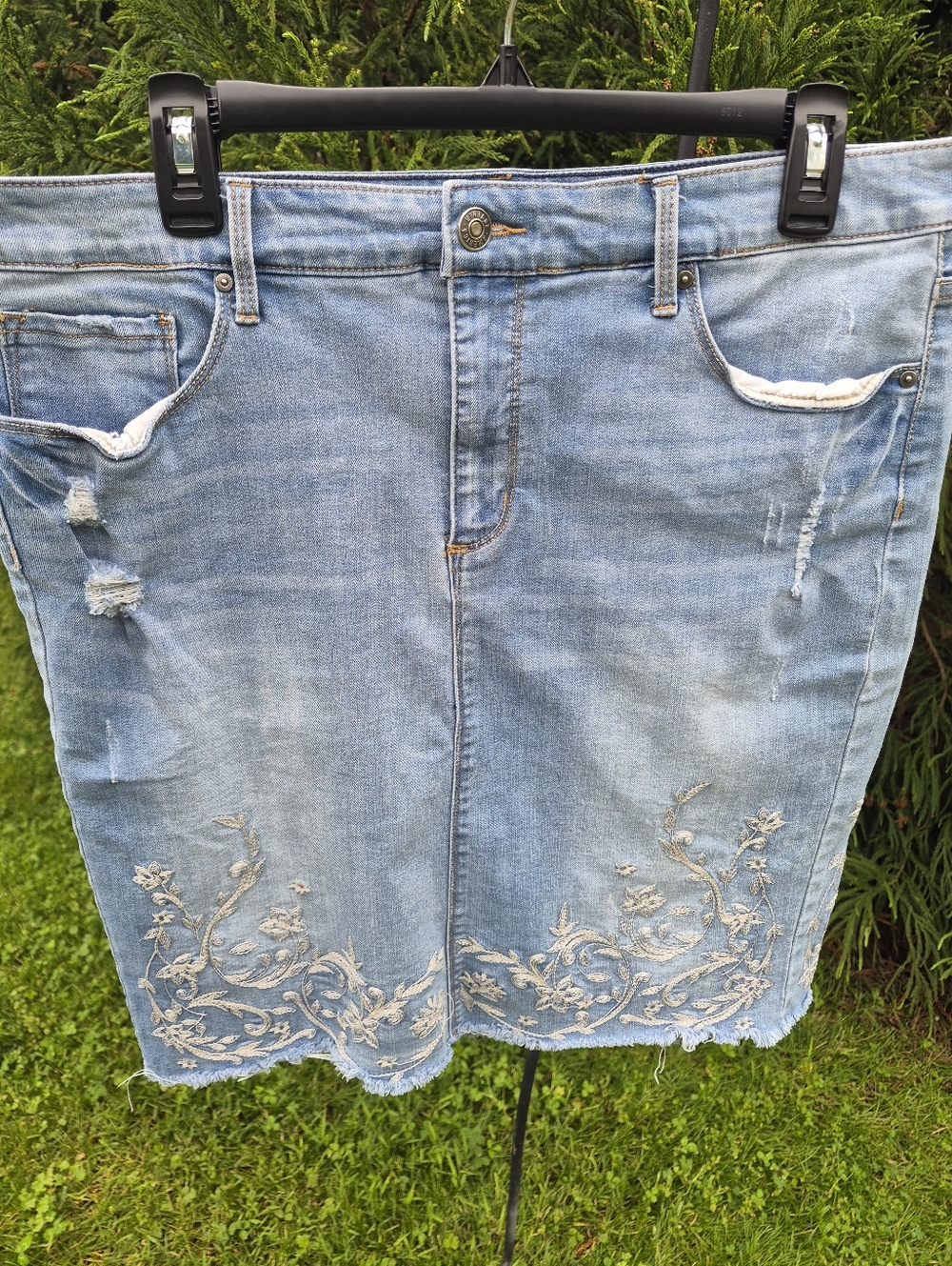 Vintage America Light Wash Denim Skirt with Floral Embroidery Size 14